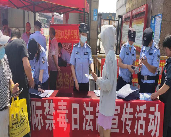 184516-119447.jpg 163439-947861.jpg