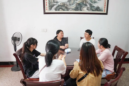 165832-117941.jpg 104959-982582.jpg