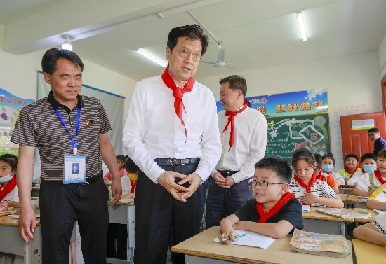 090315-301910.jpg 書記慰問照片1_副本.jpg