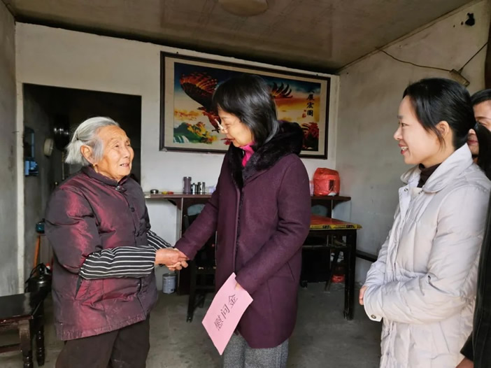 082201-372569.jpg 1.jpg