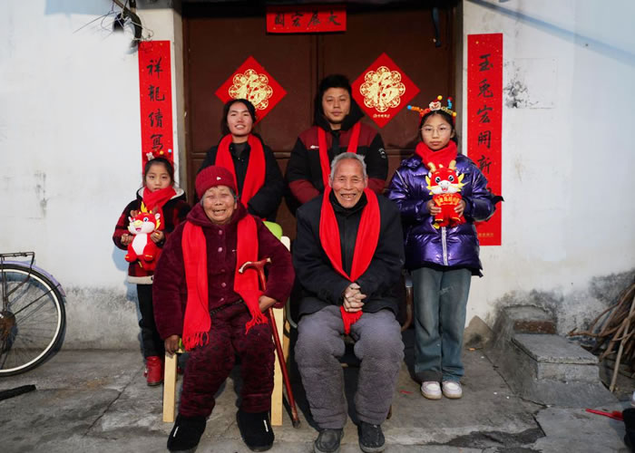 084715-943213.jpg 01.jpg