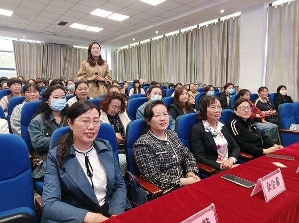 182046-721944.jpg 領(lǐng)導(dǎo)臺(tái)下_愛奇藝.jpg